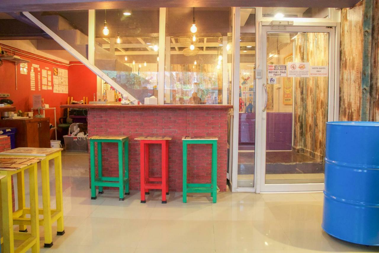 Fun Wan Hostel Bangkok Exteriör bild