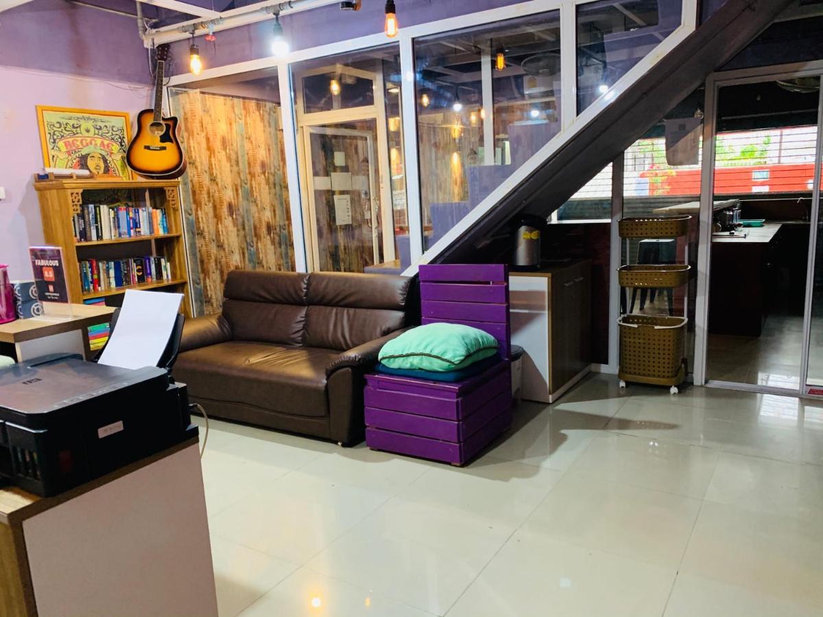 Fun Wan Hostel Bangkok Exteriör bild