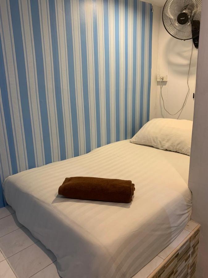Fun Wan Hostel Bangkok Exteriör bild
